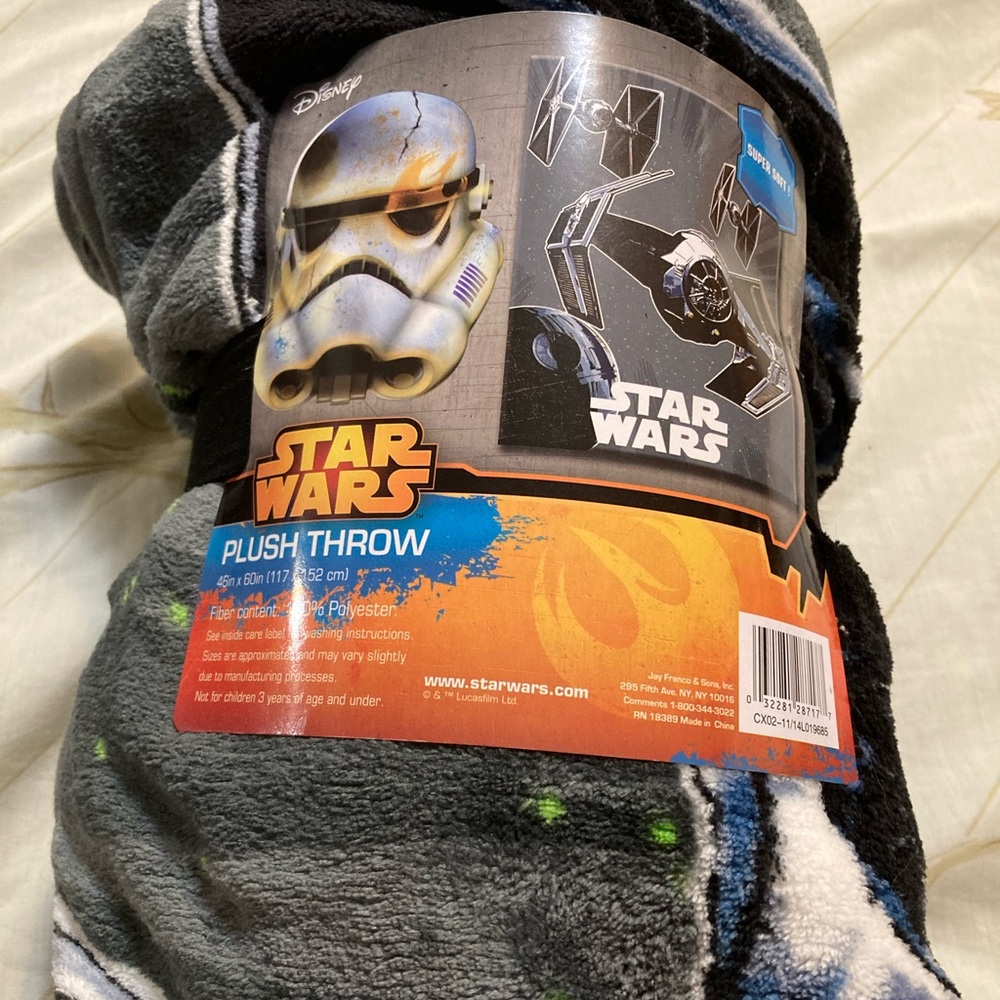 Star Wars Plush throw new, unopened